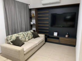 Flat em Pitangueiras - sacada gourmet, 3 dorms, limpeza diária e serv de praia